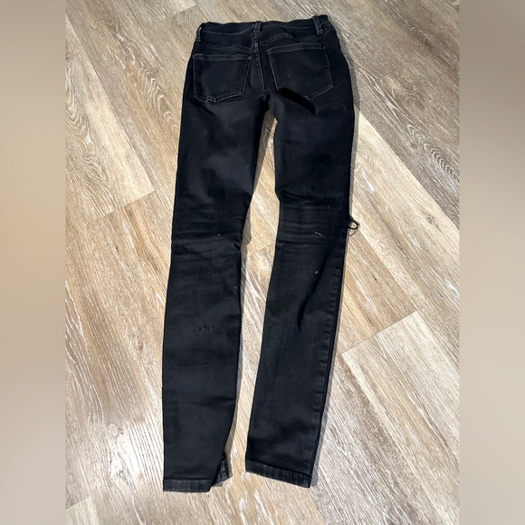 FREE PEOPLE Light Black Distressed Skinny Jeans SIZE 26 US 2 SMALL Knee Hole Emo - Picture 6 of 6